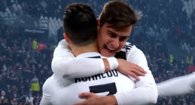 Ronaldo e Dybala esultano dopo il 3-0