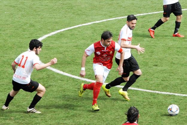 L&apos;uomo partita di oggi: Gennaro Vitale (in maglia rossa)