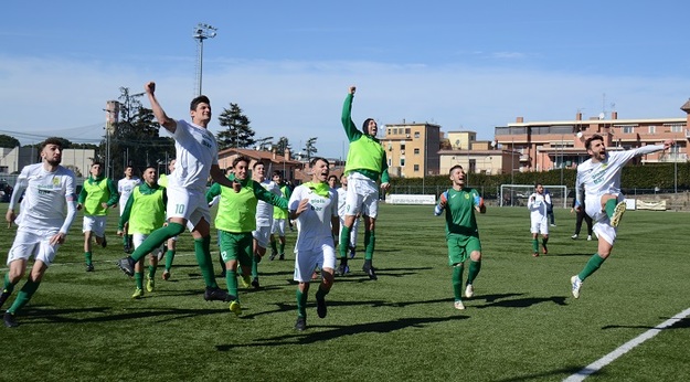 La Pro Calcio esulta al triplice fischio (©Torrisi)