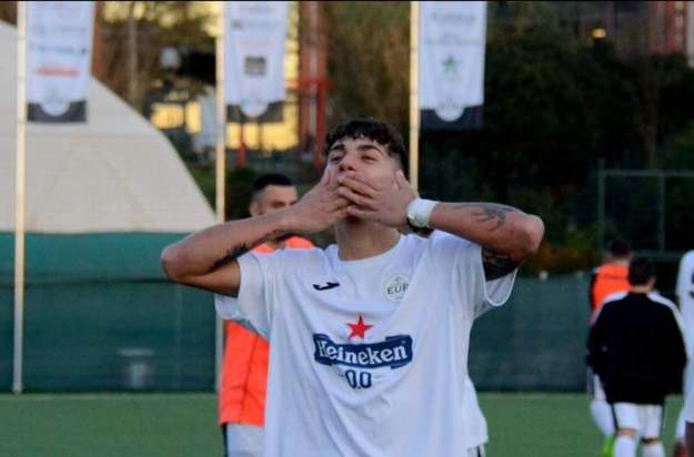 Alessandro Dioguardi esulta per un goal