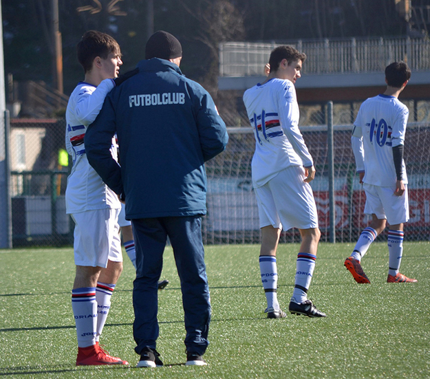 Mister Ciaccasassi con i suoi ragazzi
