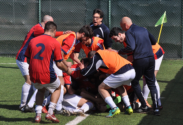 L&apos;esultanza dopo il 3-2 al Pian due Torri ©De Luca