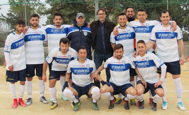 La squadra con il direttore Terra (foto MSGC)