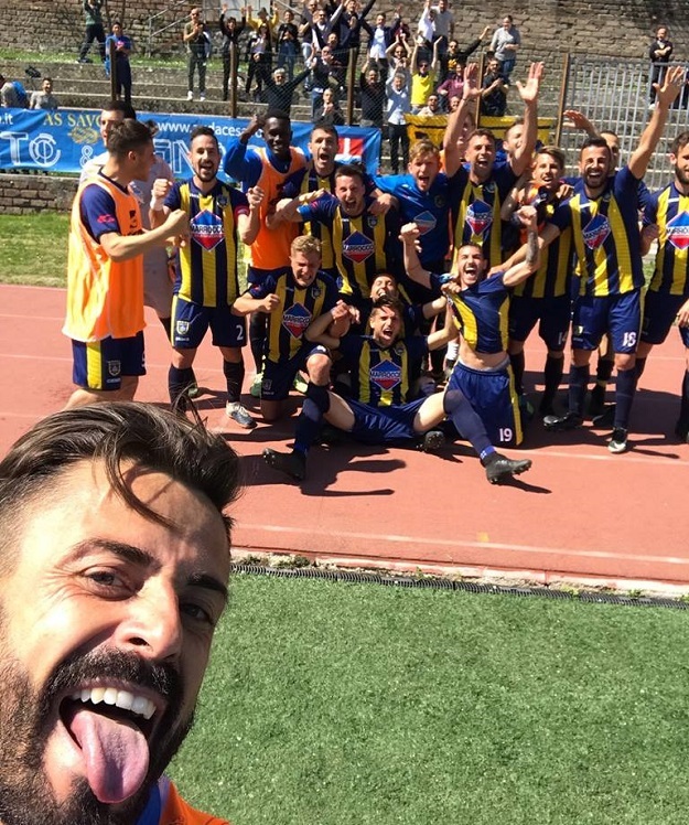 Il selfie di Pintori e compagni al triplice fischio (Facebook)