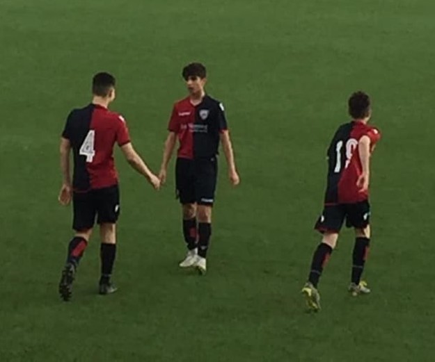 Edoardo Paolillo con la maglia del Cagliari ©Facebook Fonte Meravigliosa