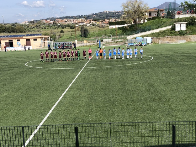 Albalonga ed Aprilia Racing Club all’ingresso in campo