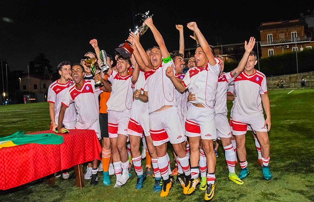 La Lodigiani con la coppa dell&apos;edizione 2018 ©Serino