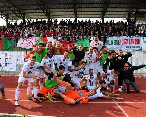 Il Lanusei esulta a fine gara: la Serie C si avvicina
