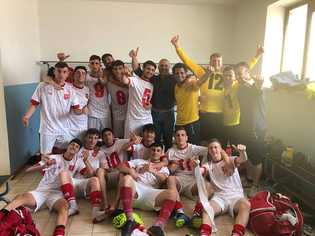 Il selfie dell&apos;Atletico a salvezza raggiunta