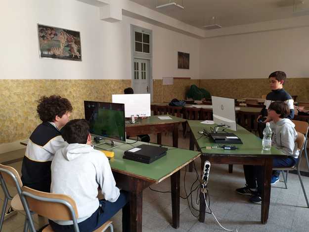 i ragazzi dell&apos;Istituto Santa Maria impegnati nel torneo