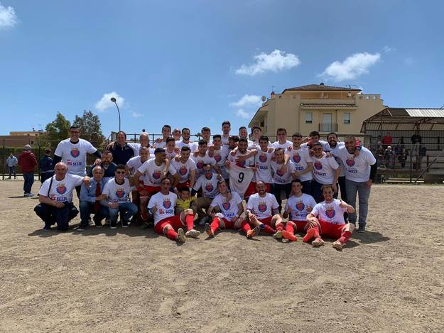 La festa della Vis Sezze sul campo del Real Latina ©Facebook