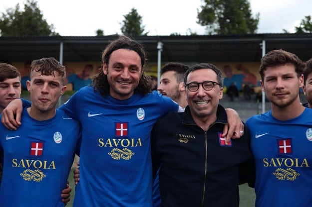 Il Presidente Monnanni insieme ai ragazzi del Montespaccato 