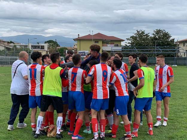 Mirko Fioretto festeggia con i suoi ragazzi ©Audace  