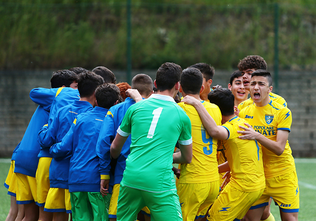 L&apos;abbraccio prima del match (©Conti)