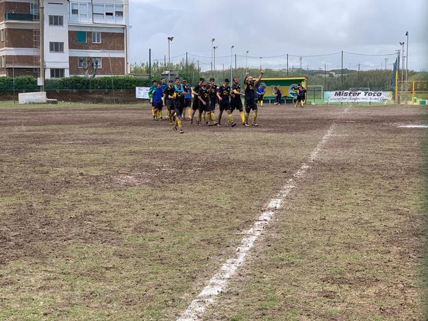 L&apos;esultanza lidense a fine partita (foto GazReg)