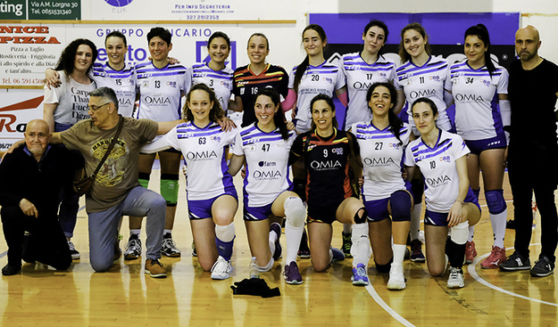 Tutto il gruppo dell&apos;Omia Volley