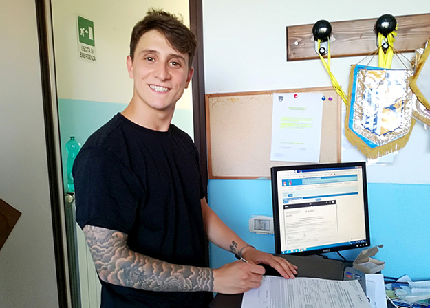 Prati firma con l&apos;Anzio (©Matteo Ferri)